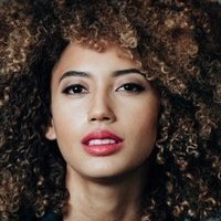 Andy Allo Desnuda