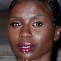 Ann Akinjirin Desnuda