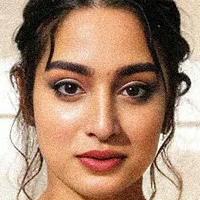 Ayesha Khan Desnuda