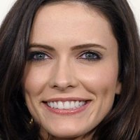 Bitsie Tulloch Desnuda