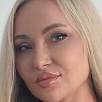 Blonde Curva Desnuda