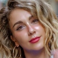 Blonde Power Desnuda