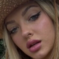 Hannah Hughes Desnuda