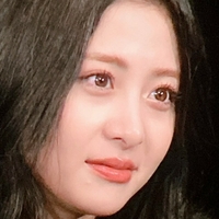 Huh Yunjin 허윤진 Desnuda