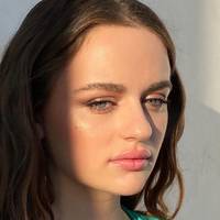 Joey King Desnuda
