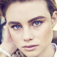 Lucy Fry Desnuda