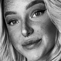 Sarah Neuhaus Desnuda