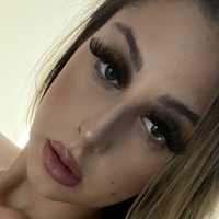 Submissive Skylar Desnuda