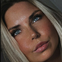 Susan (Suundsangleichsusan) Desnuda